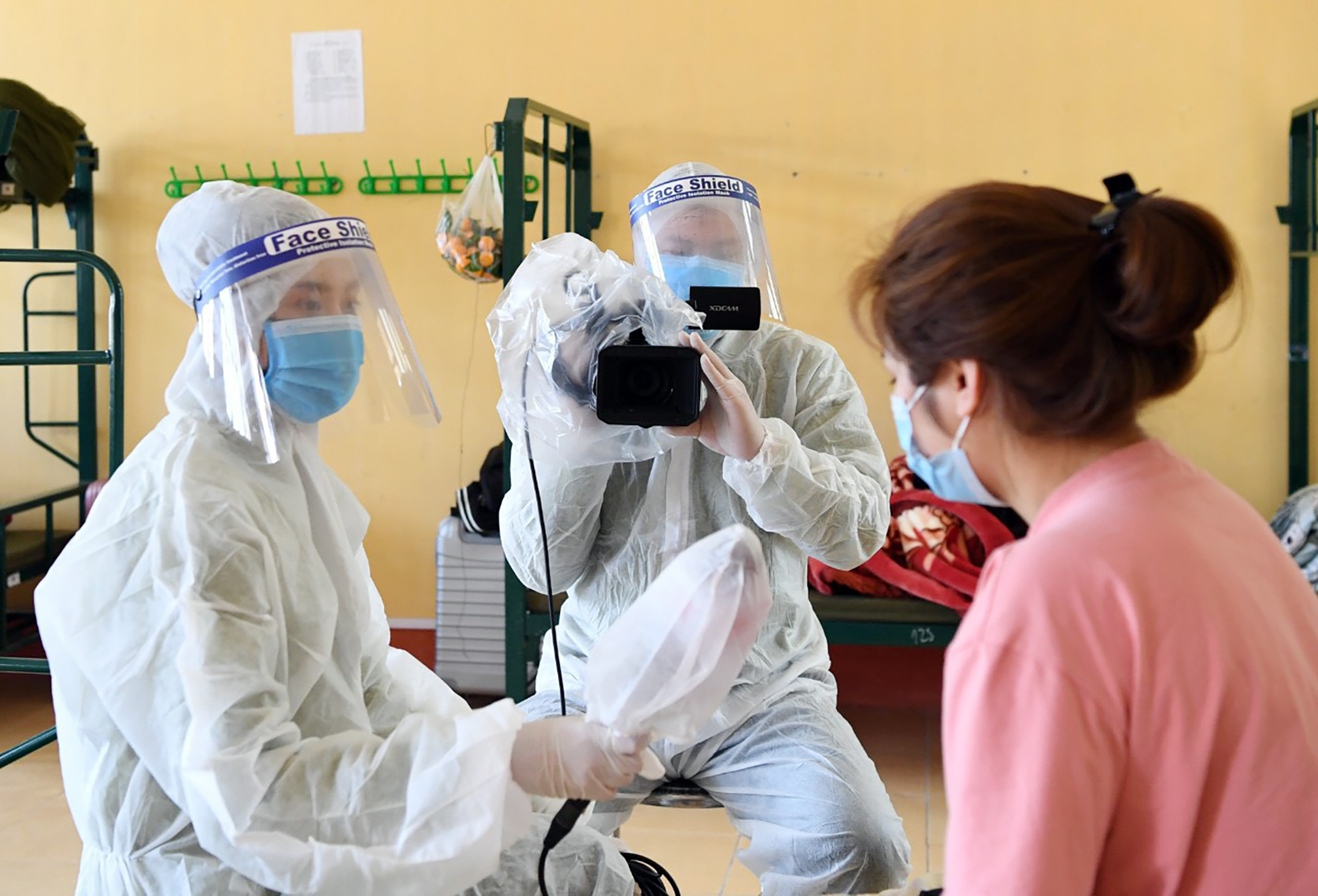 NHÀ BÁO TRÊN TUYẾN ĐẦU